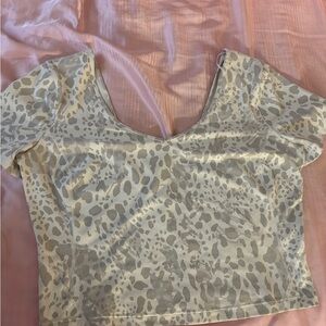Lululemon Athletica Cream and Gray Patterned Crop Top